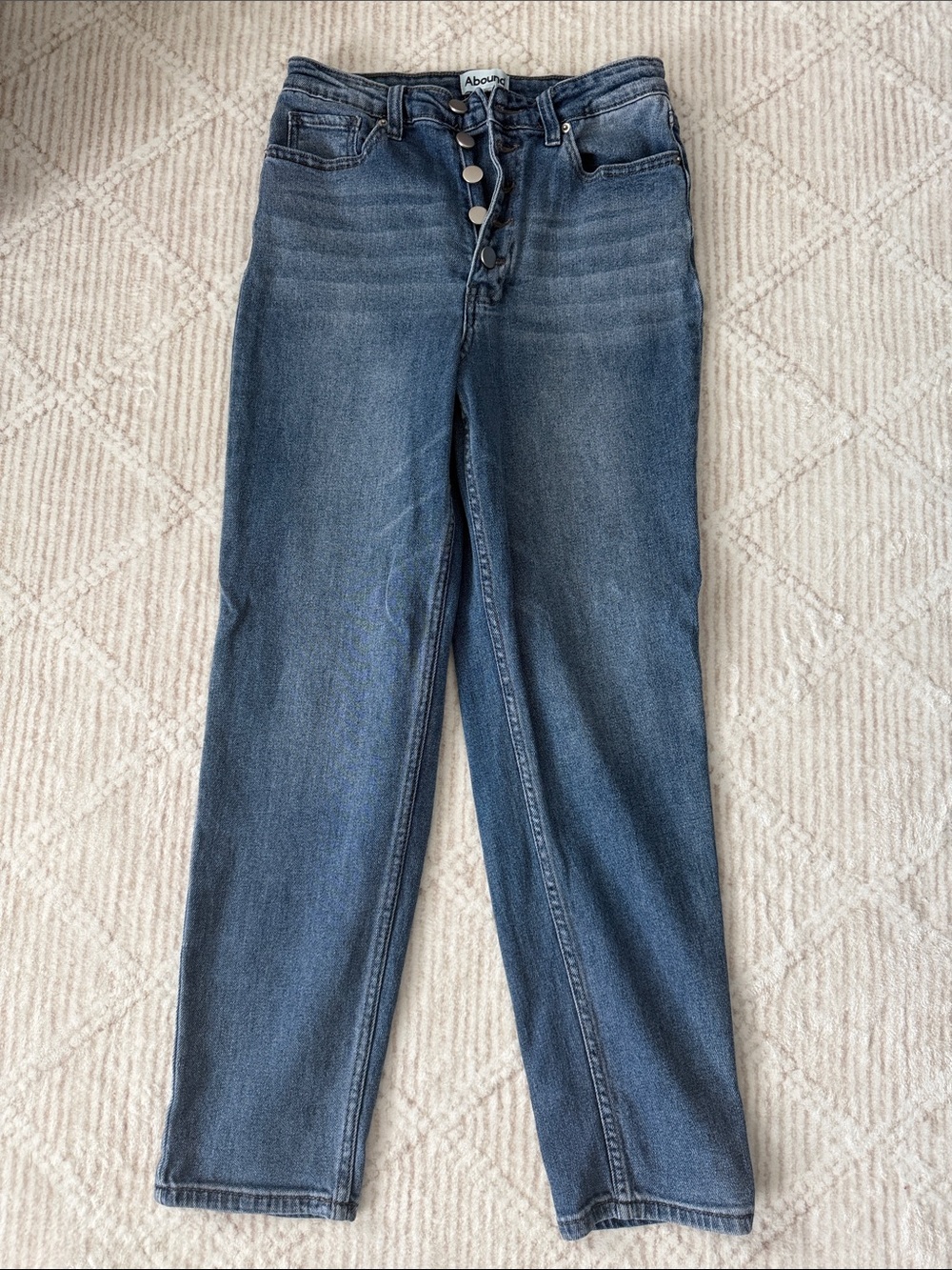 Abound Classic High-Rise Straight Jeans in Medium Blue Wash